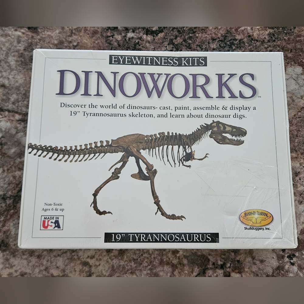 NIP | Dinoworks 19" Tyrannosaurus Cast & Paint Model Kit